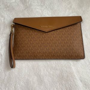 Michael Kors Large wristlet